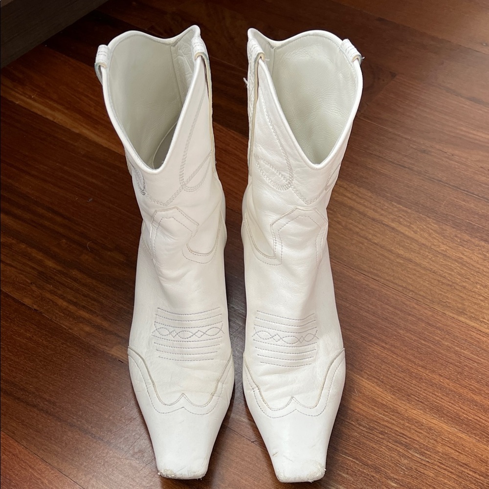 Khaite Dallas Boot in White. Size 37.5